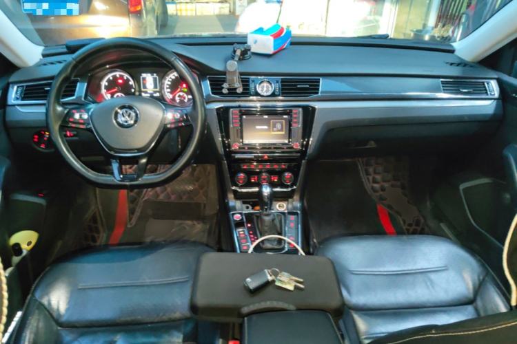 Used Volkswagen Passat 2017 330TSI DSG Prestige Edition Center Console