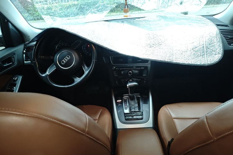 Used Audi Q5 2016 40 TFSI Trendy Edition Center Console