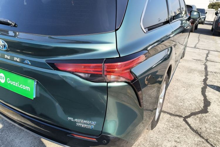 Used Toyota Sienna 2021 2.5L Hybrid Platinum Edition