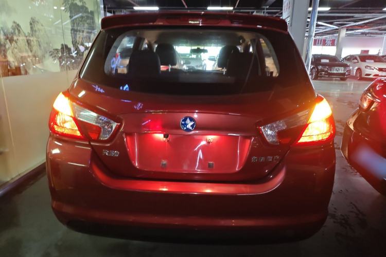 Used Venucia R50 2013 1.6L Manual Fashion Edition
