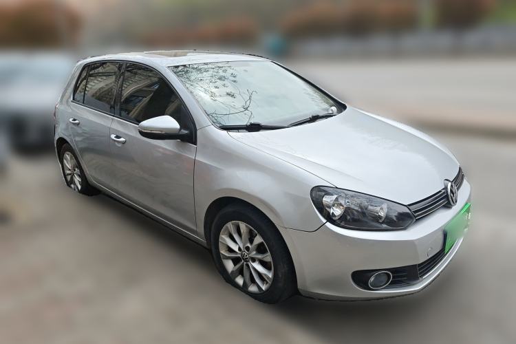 Used Volkswagen Golf 2010 1.6 Automatic Comfort Edition Front Right 45 Deg