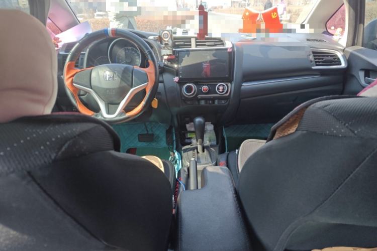 Used Honda Fit 2014 1.5L SE CVT Fashion Model Center Console