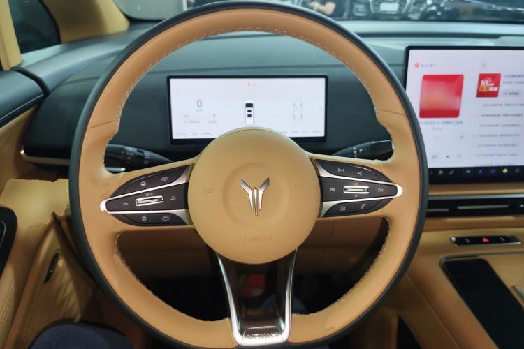 Used VOYAH Dream 2025 PHEV Four-Wheel Drive Excellence Kunpeng Edition Steering Wheel