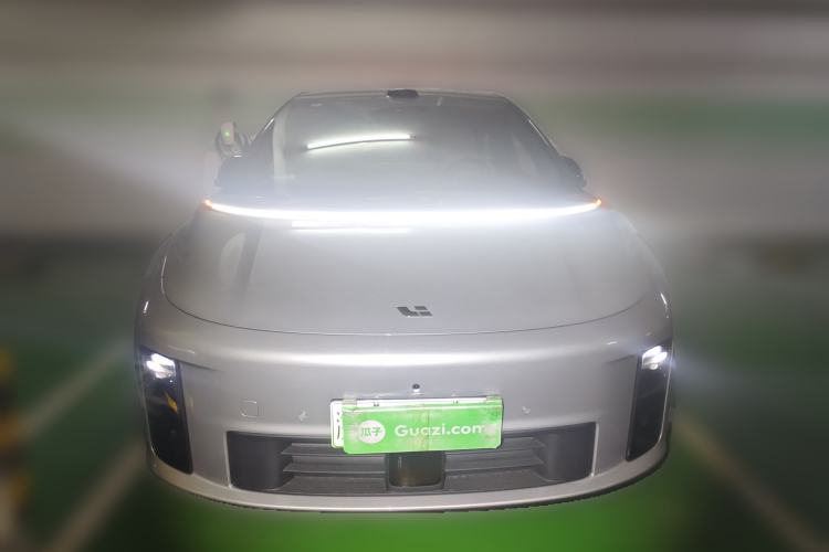 Used Li Auto i6 2025 Model Four-Wheel-Drive Standard Type
