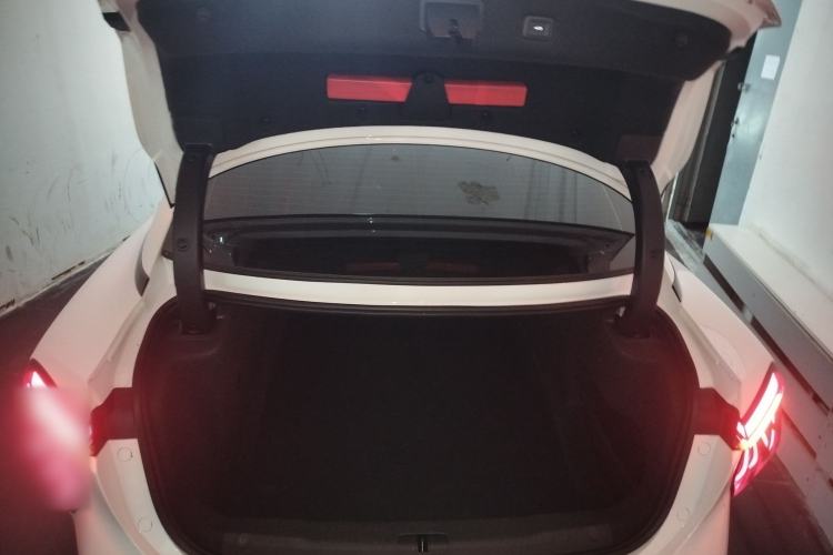 Used Hongqi EH7 2024 690 Pro Trunk