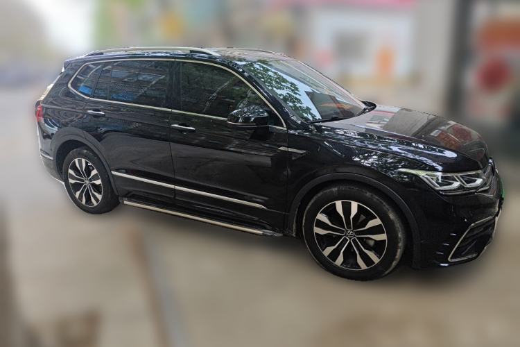 Used Volkswagen Tiguan L 2023 330TSI Automatic Two-Wheel Drive R-Line Flagship Edition Front Right 45 Deg