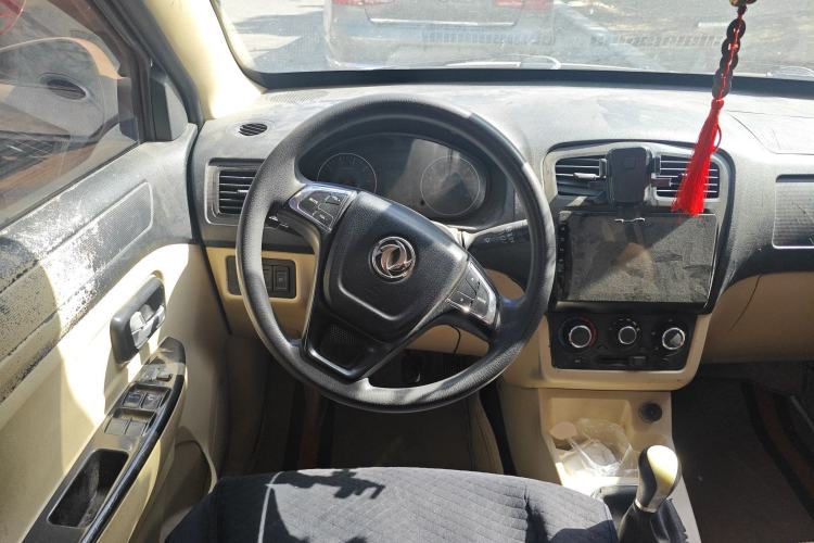 Used Dongfeng Fengon 370 2016 1.5L Manual Standard Edition SFG15-02 7 Seats Steering Wheel