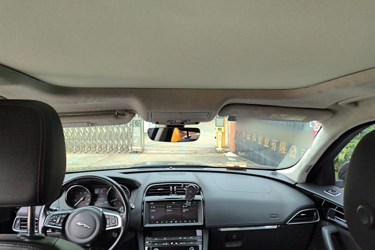 Used Jaguar F-PACE 2019 2.0T Four-Wheel Drive Urban Luxury Edition Headliner