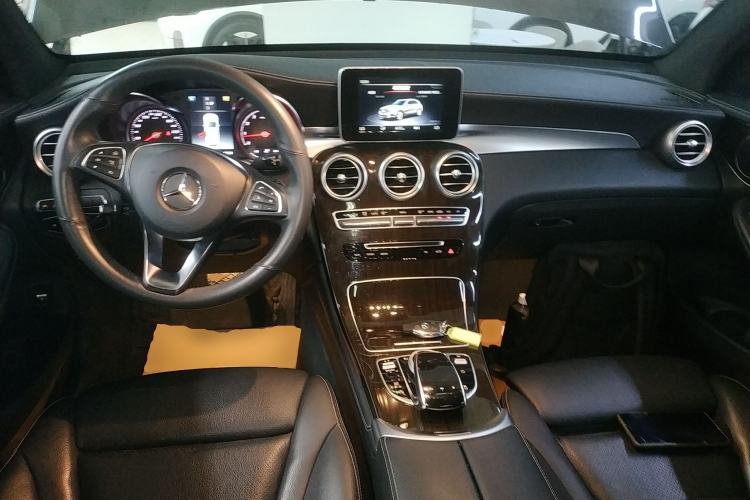 Used Mercedes-Benz GLC 2019 Facelift GLC 260 L 4MATIC Luxury Model
