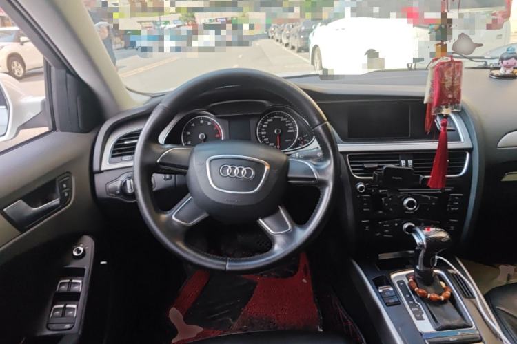 Used Audi A4L 2013 30 TFSI Automatic Comfort Model Steering Wheel