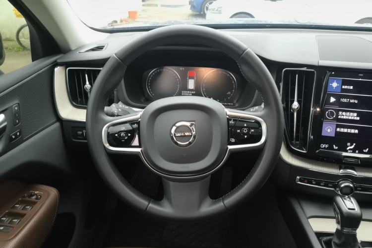Used Volvo XC60 2020 T5 4x4 Smart Luxury Edition Steering Wheel