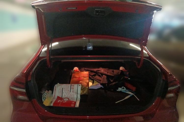 Used Roewe i6 New Energy 2017 45T Hybrid Connective Smart Luxury Edition Trunk