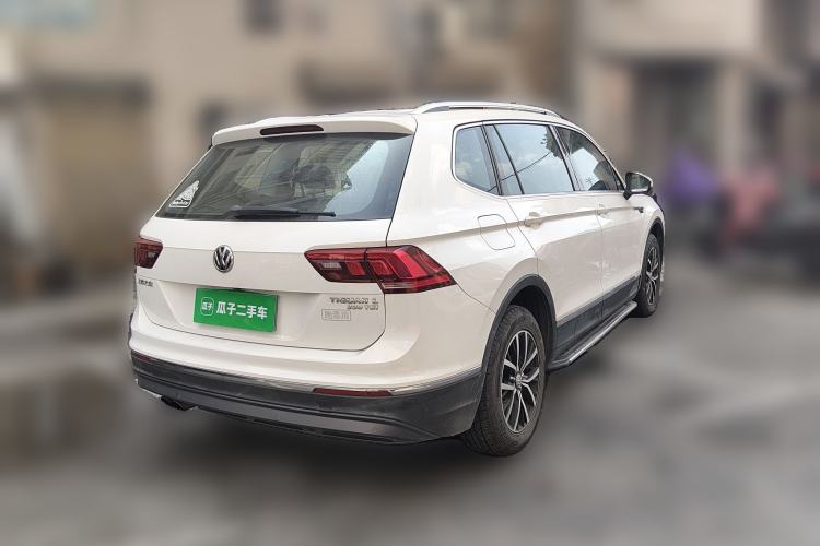 Used Volkswagen Tiguan L 2017 330TSI Automatic Two-Wheel Drive Luxury Edition Rear Right 45 Deg