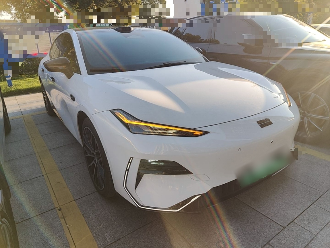 Geely Galaxy E8 2025 620 km All-Wheel Drive Starship LiDAR-Enabled Intelligent Driving Version — снимка 3