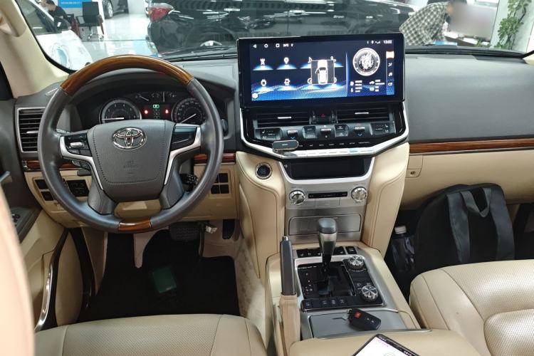 Used Toyota Land Cruiser 2017 4.0 V6 Low-Trim Version—Middle East