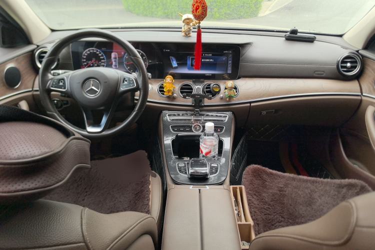 Used Mercedes-Benz E-Class 2017 E 300 L Luxury Model Center Console