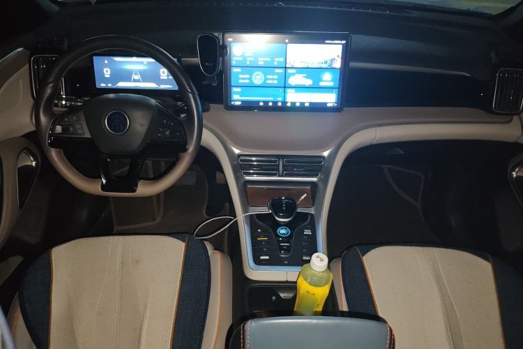 Used BYD Song Pro New Energy 2023 Champion Edition DM-i 110KM Beyond Model Center Console