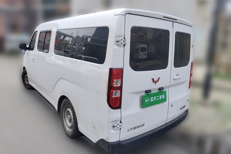 Used Wuling Yangguang 2024 300KM Comfort Version Passenger Van 75kW