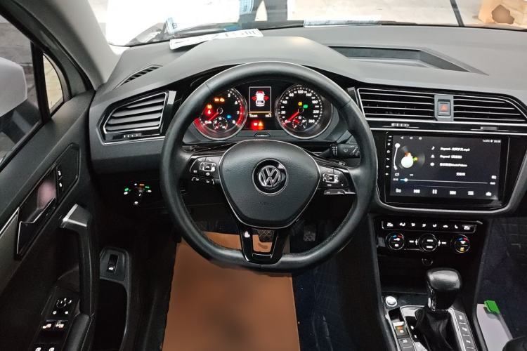Used Volkswagen Tiguan L 2019 330TSI Automatic Two-Wheel Drive Smart Luxury Version China V Emission Standard