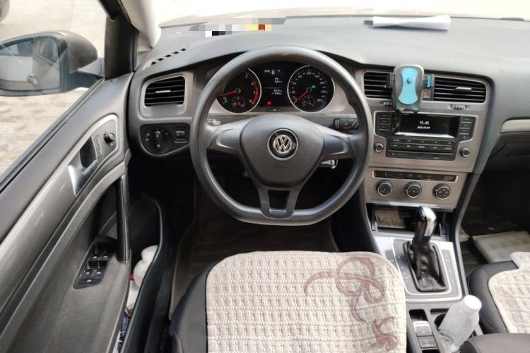 Used Volkswagen Golf 2016 1.6L Automatic Fashion Model Steering Wheel