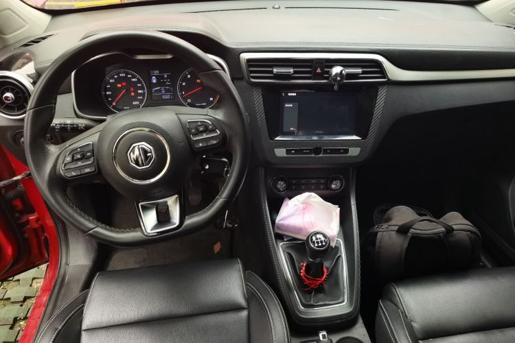 Used MG ZS 2017 1.5L Manual Deluxe Internet Edition Center Console