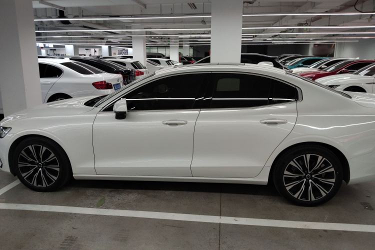 Used Volvo S60 2023 B4 Zhiyuan Luxury Edition
