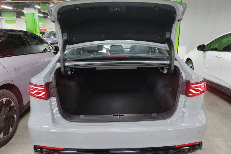 Used Chery Fengyun A8L 2025 1.5 TGDI 145 km Luxury Version Trunk