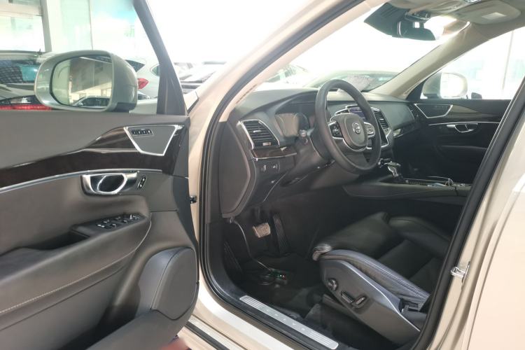 Used Volvo XC90 2015 T6 Luxury Edition 5-seater Interior 3