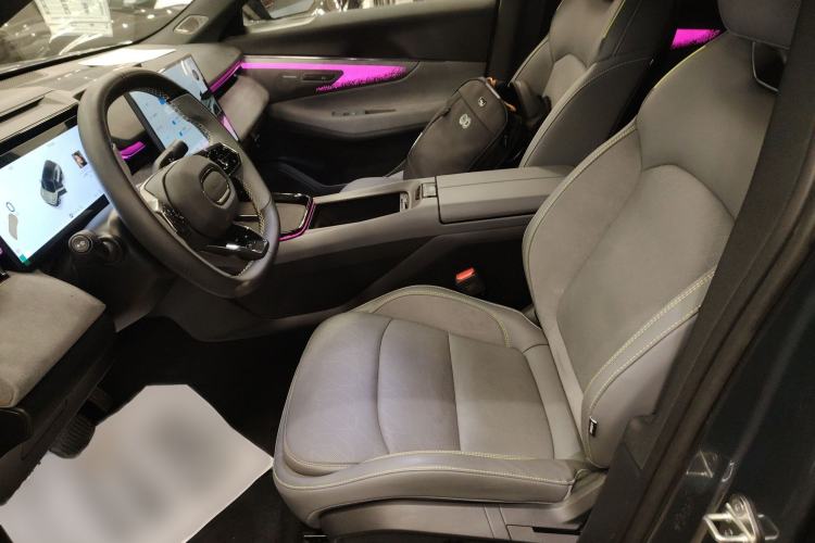 Used Lynk & Co 08 EM-P 2025 245km Ultra-Long Range Halo
