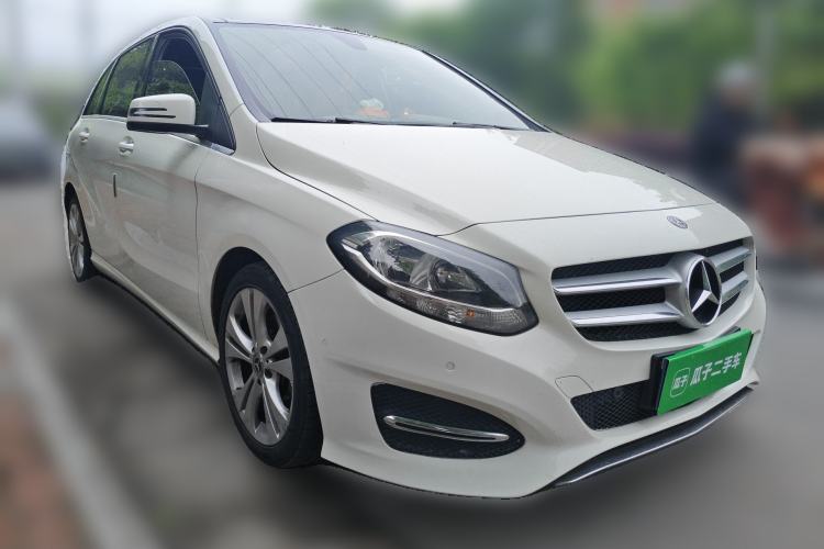 Used Mercedes-Benz B-Class 2019 B 200 Sport Edition Front Right 45 Deg