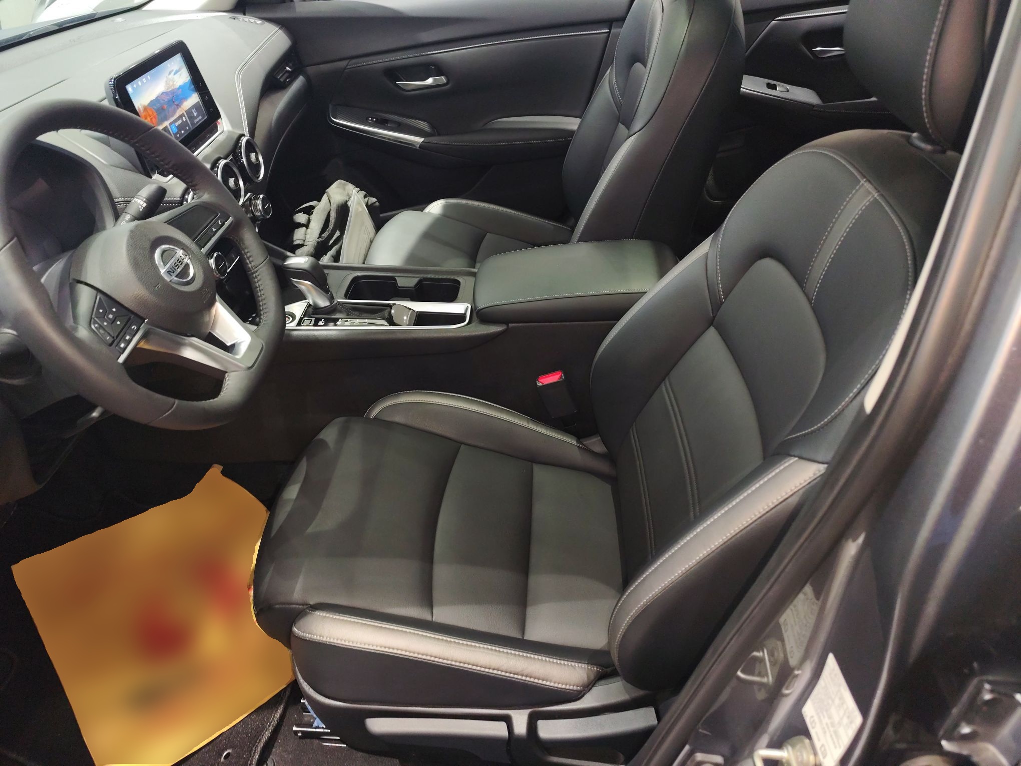 المقاعد الأمامية داخل السيارة