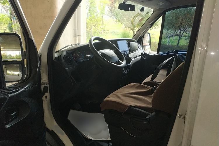 Used Iveco Eurocargo 2021 2.0T Manual Super-Rui Short Wheelbase Low-Roof Side-Hinged Door F1A