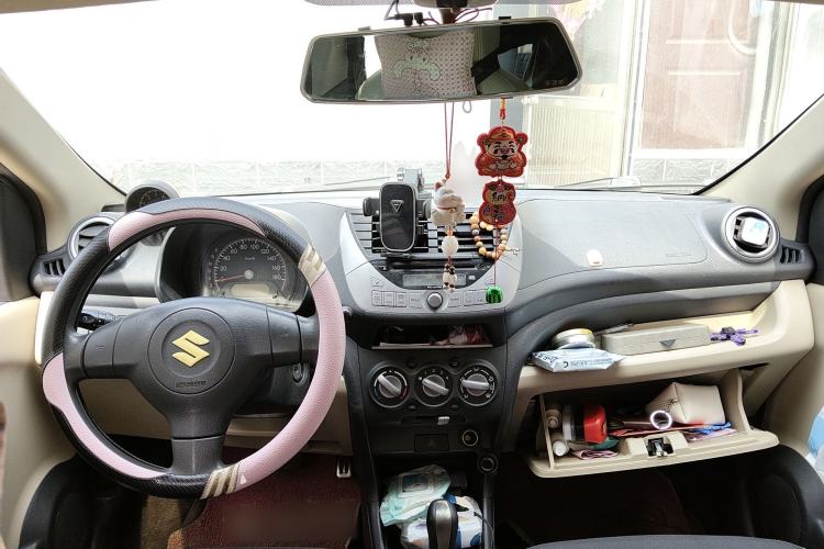 Used Suzuki Alto 2013 1.0L Automatic Luxury Model Center Console