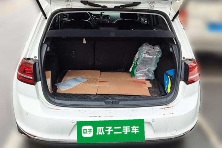 Used Volkswagen Golf 2017 1.6L Automatic Comfort Million-Vehicle Anniversary Edition
