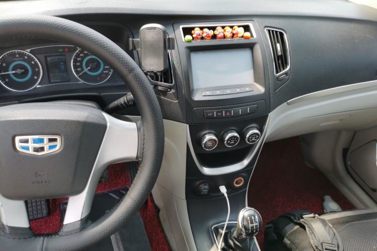 Used Geely Auto Vision 2015 1.5L Manual Elite Model Center Console