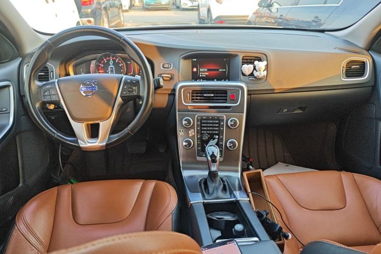 Used Volvo V60 2016 T5 Zhiya Edition
