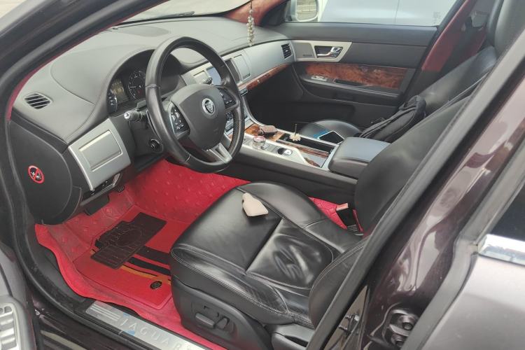 Used Jaguar XF 2013 XF 2.0T Luxury Edition Left Front Seat