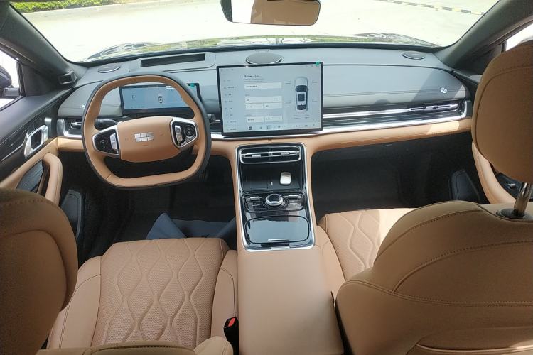 Used Geely Galaxy A7 2025 Model EM-i 150km Starship Edition Center Console