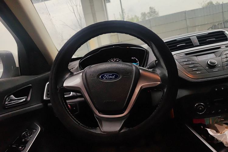 Used Ford Escort 2015 1.5L Manual Fashion Edition