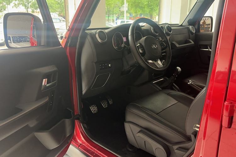 Used BAIC Off-Road BJ40 2018 40L 2.0T Manual Diesel Four-Wheel Drive Prestige Edition