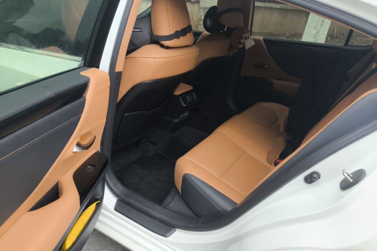 Used Lexus ES 2023 200 Excellence Edition
