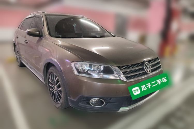 Used Volkswagen Cross Lavida 2014 1.4TSI DSG Front Right 45 Deg