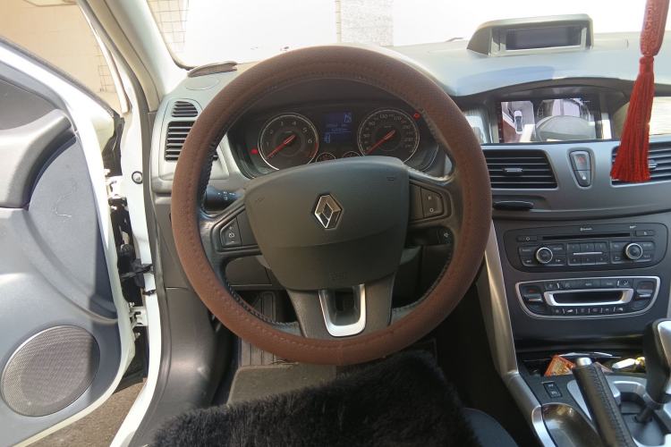 Used Renault Latitude 2015 2.0L CVT Fashion Edition Steering Wheel