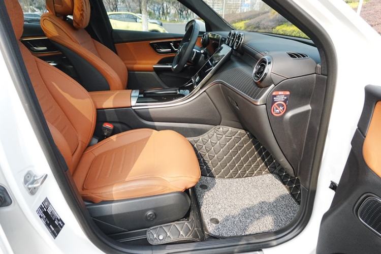 Used Mercedes-Benz GLC 2023 GLC 260 L 4MATIC Luxury Model 5 Seats
