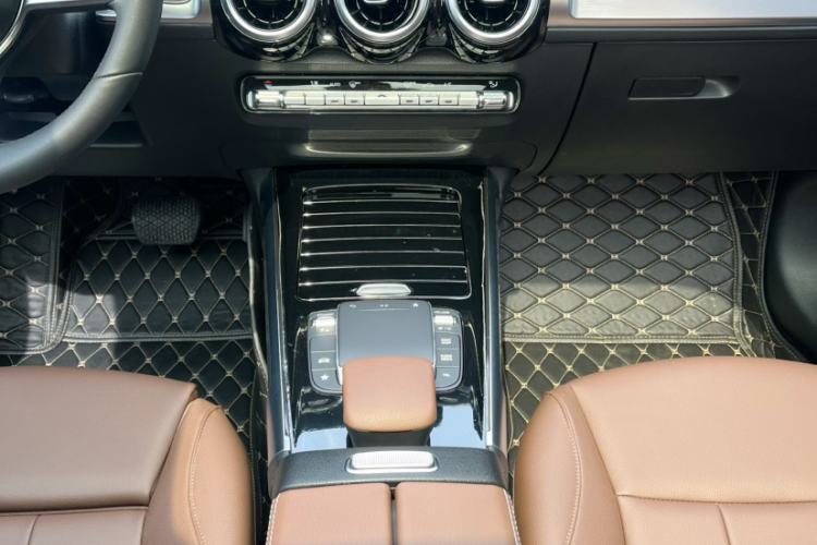 Used Mercedes-Benz GLB 2023 GLB 200 Dynamic Edition Audio And AC Panel