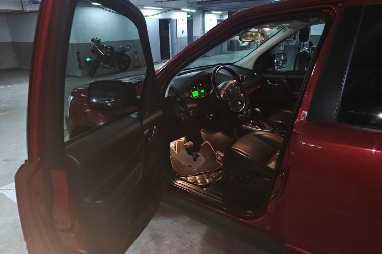 Used Land Rover Freelander 2 2011 3.2L China Red Limited Edition
