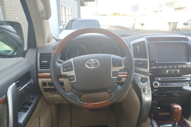 Used Toyota Land Cruiser 2012 4.6L Automatic VX-R Steering Wheel