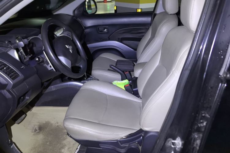 Used Mitsubishi Outlander 2010 Kijang 2.0 Sport Edition Left Front Seat