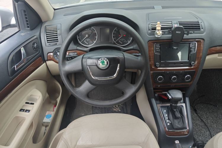Used Skoda Octavia 2012 1.6L Automatic Yijun Edition Steering Wheel