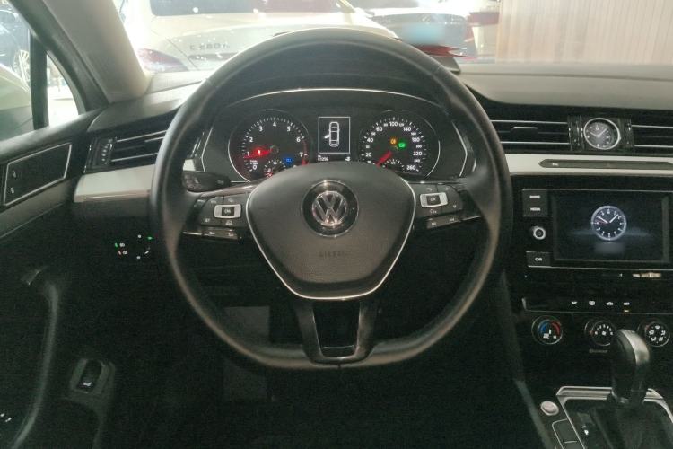 Used Volkswagen Magotan 2018 330TSI DSG Advanced Model Steering Wheel